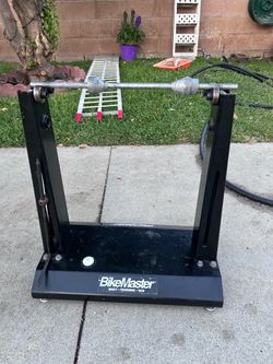 Wheel truing stand