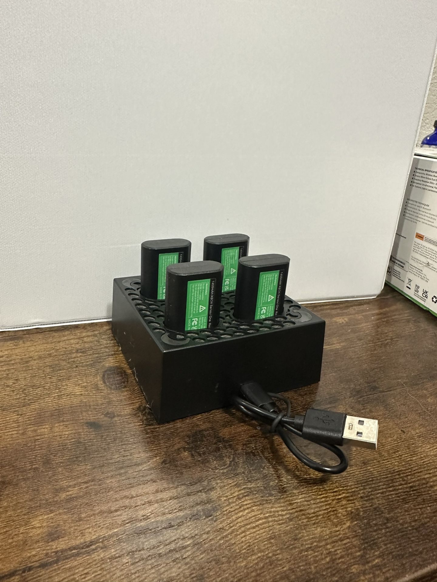 Xbox Series / One Rechargeable Battery Pack + Charging Dock (4 Pack)