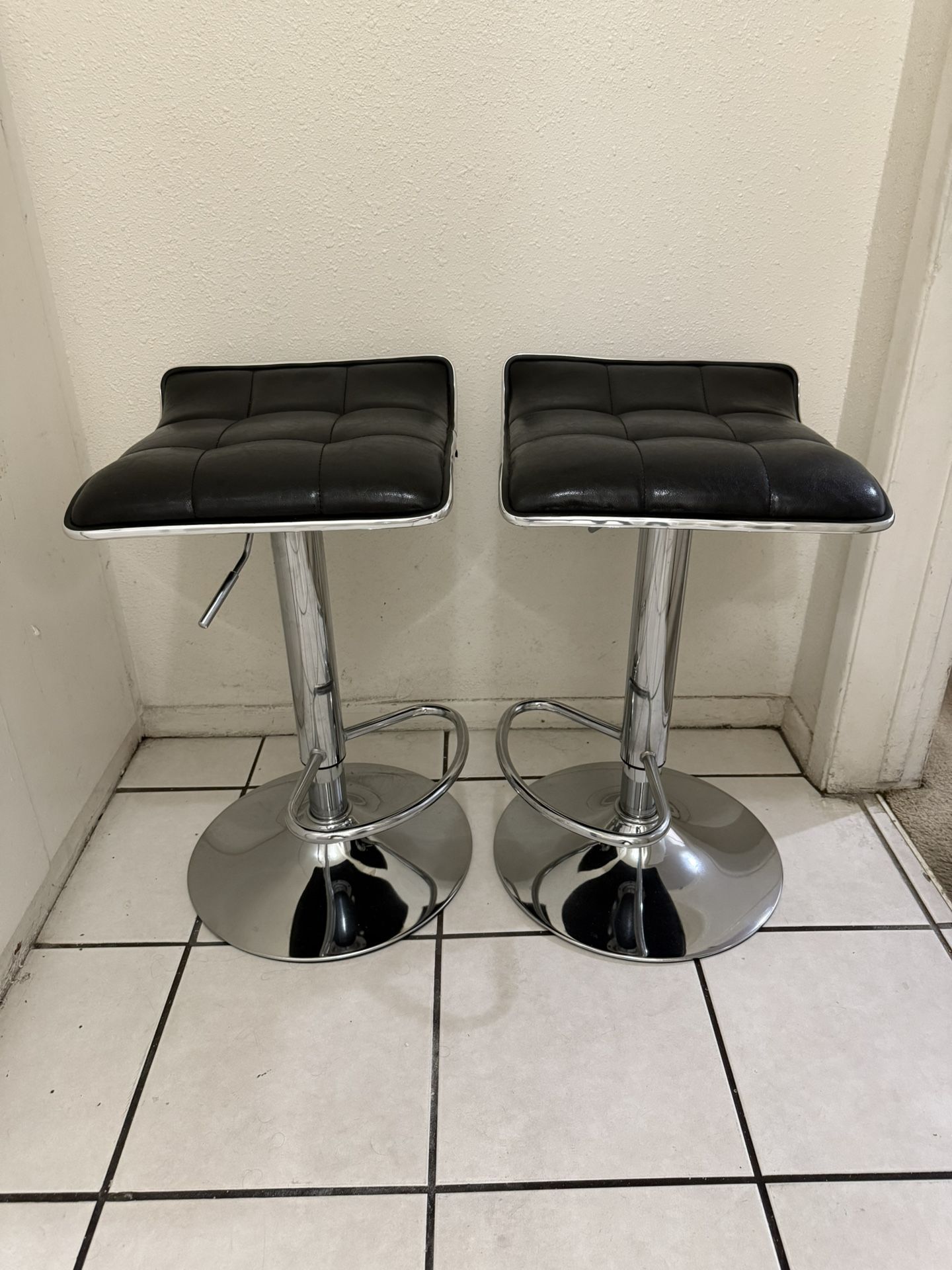 Bar Stools Set