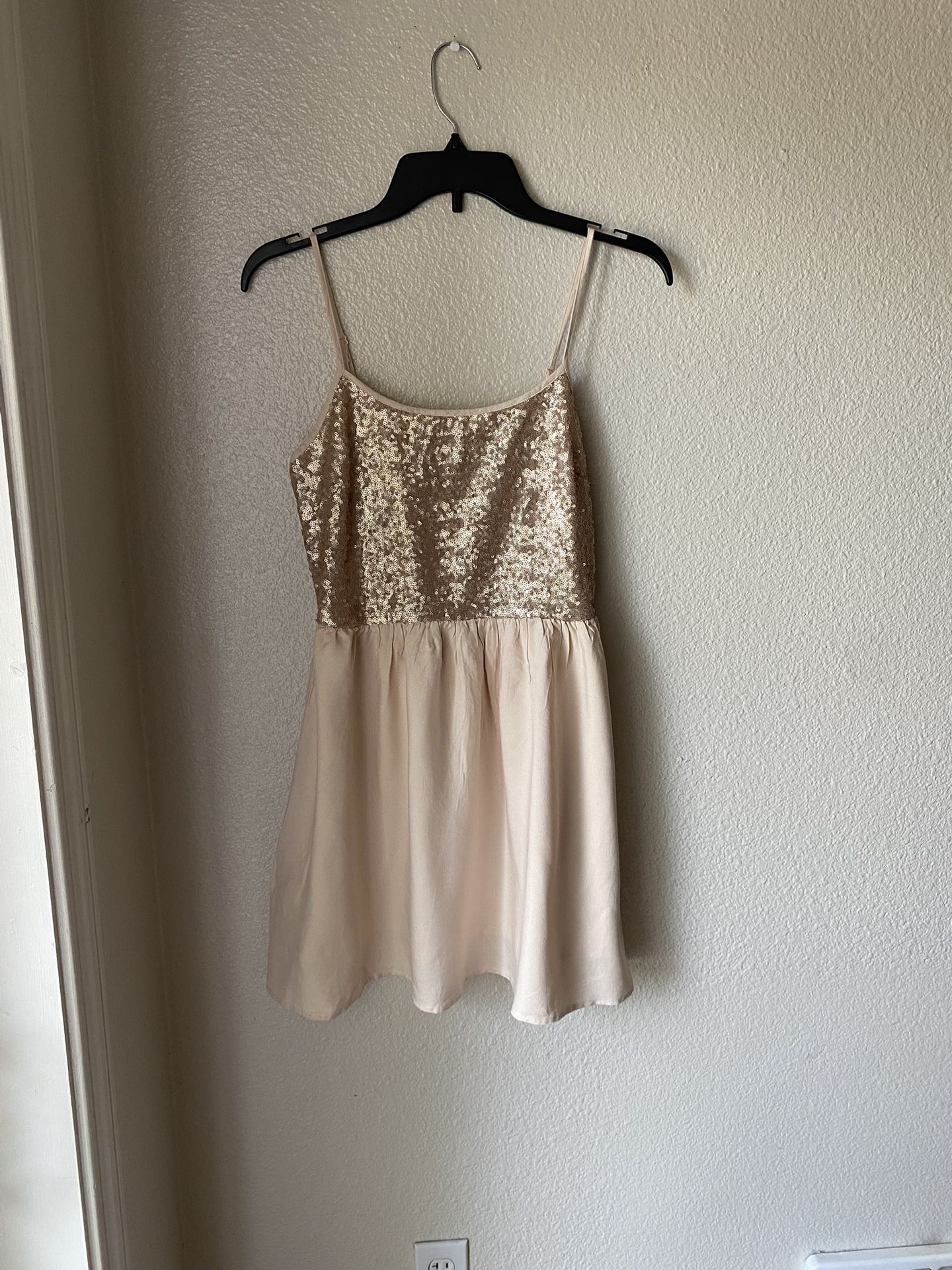Brand New Woman’s Forever 21 Beige Gold Sequin Dress Up For Sale
