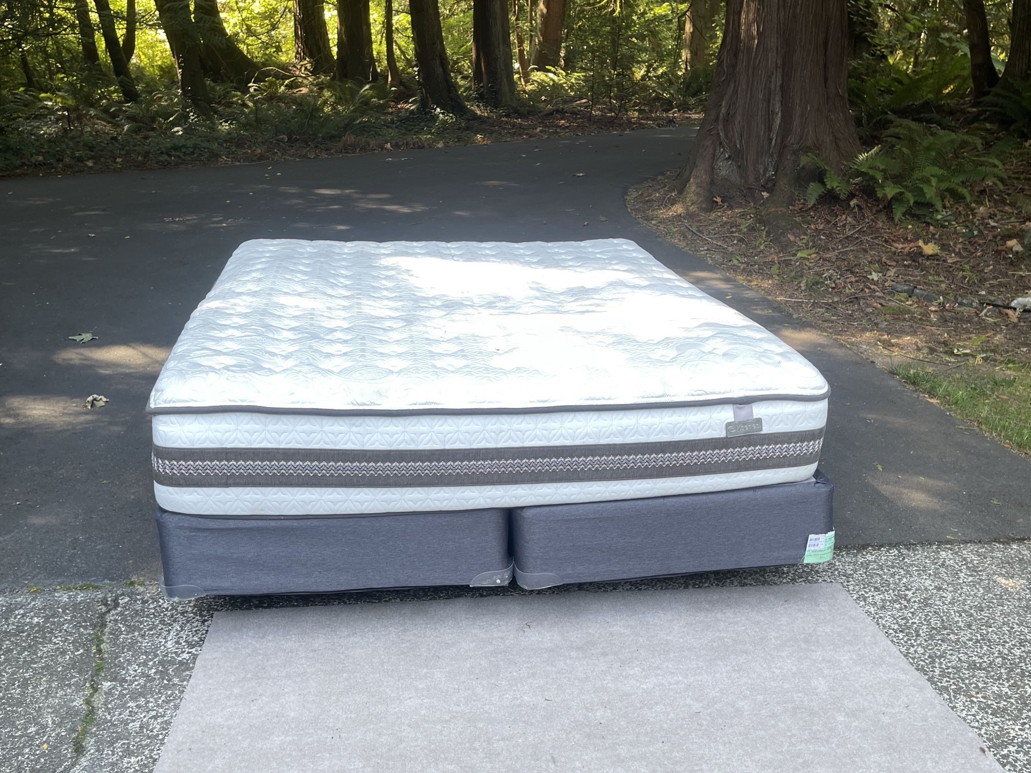 California King Pillow Top Mattress And Box Spring