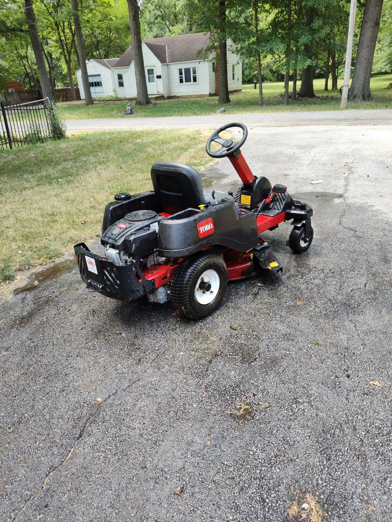 2015 Lawn Mower Toro Residential Really Good Conditions Nice And Clean