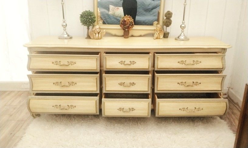 Stunning Mid Century Thomasville Solid Wood 4pc Bedroom French Dresser Set