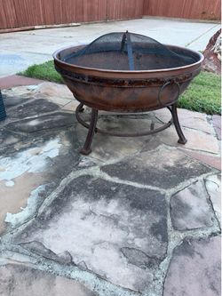 Outdoor fire pit