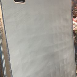Twin Box spring Serta In Good Condition