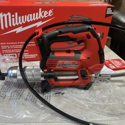 NEW Milwaukee 2646-20 M18 18V Lithium-Ion Cordless 2-Speed Grease Gun(Tool Only)