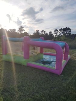 Kids bouncy house pool