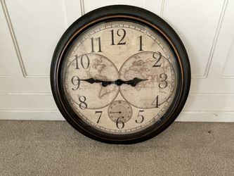 Like New Clock. 23” diameter. Works great. Smoke free home 