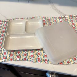 TUPPERWARE  Ultra 21 Divided microwavable plate with 3 compartments and lid 9” - perfect condition!!