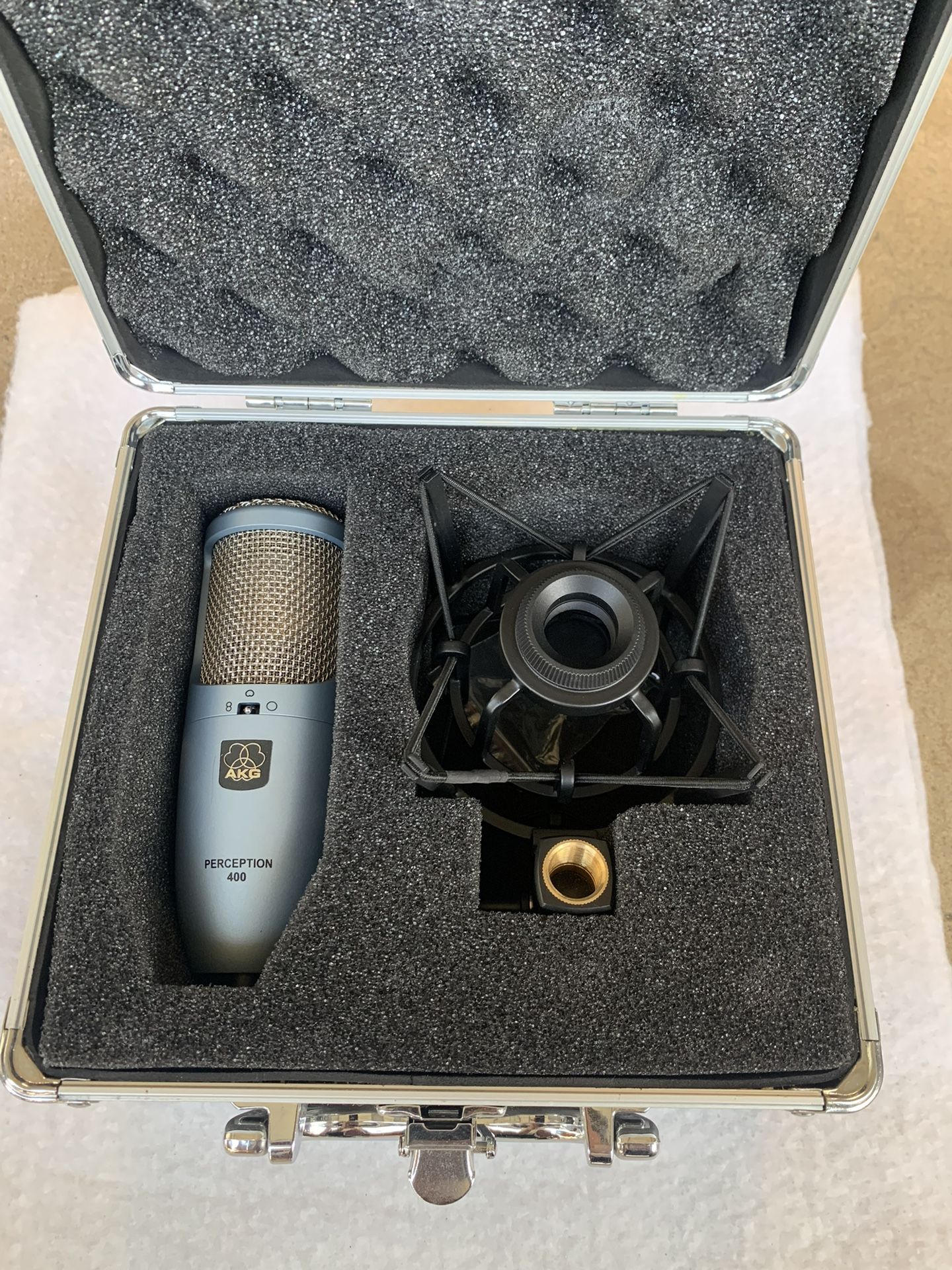 AKG PERCEPTION 400 PROFESSIONAL CONDENSER STUDIO MIC