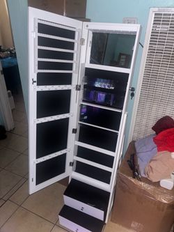 Vanity mirror