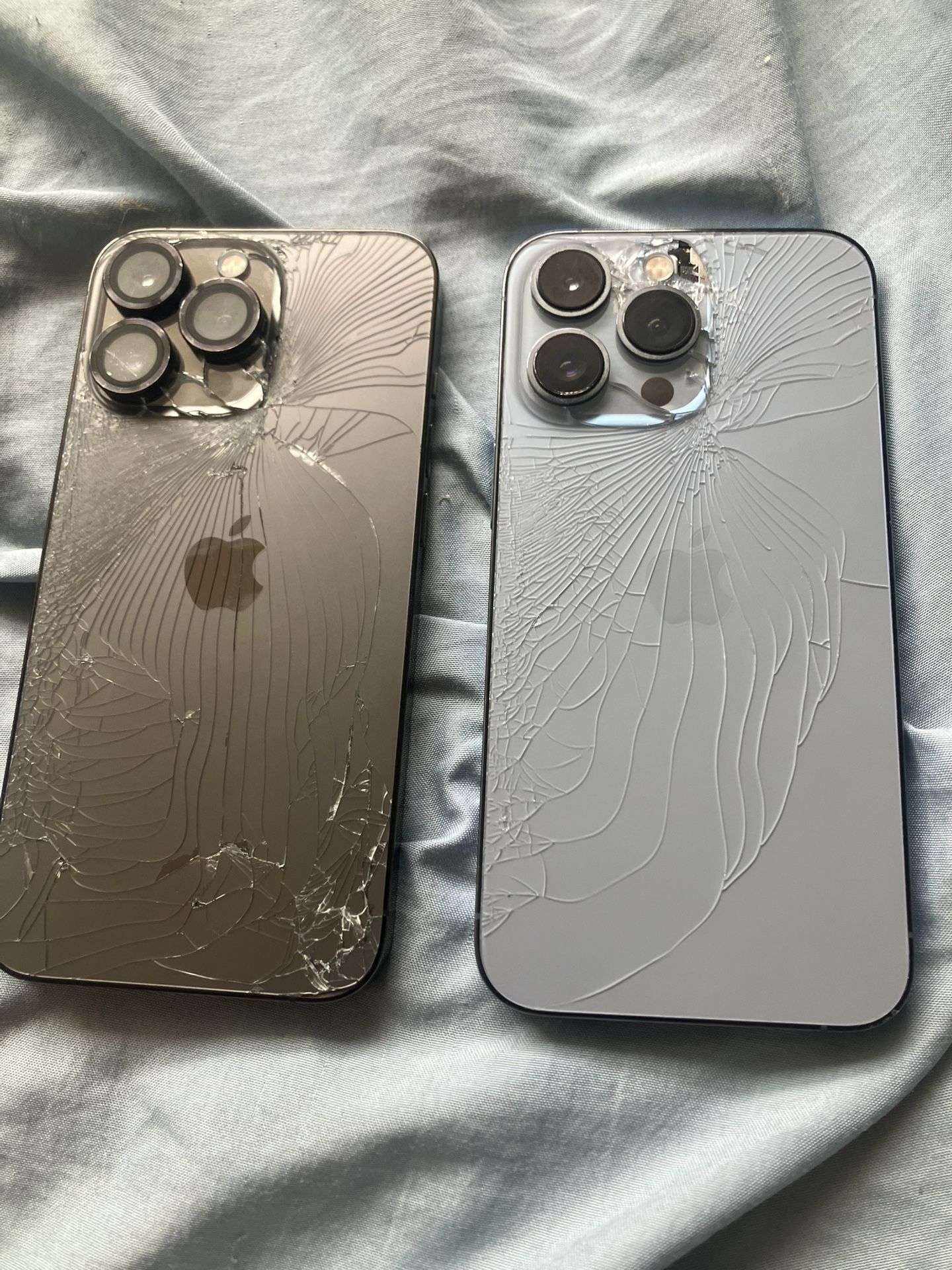 2 iPhone 13 Pro 256gb Unlocked $400