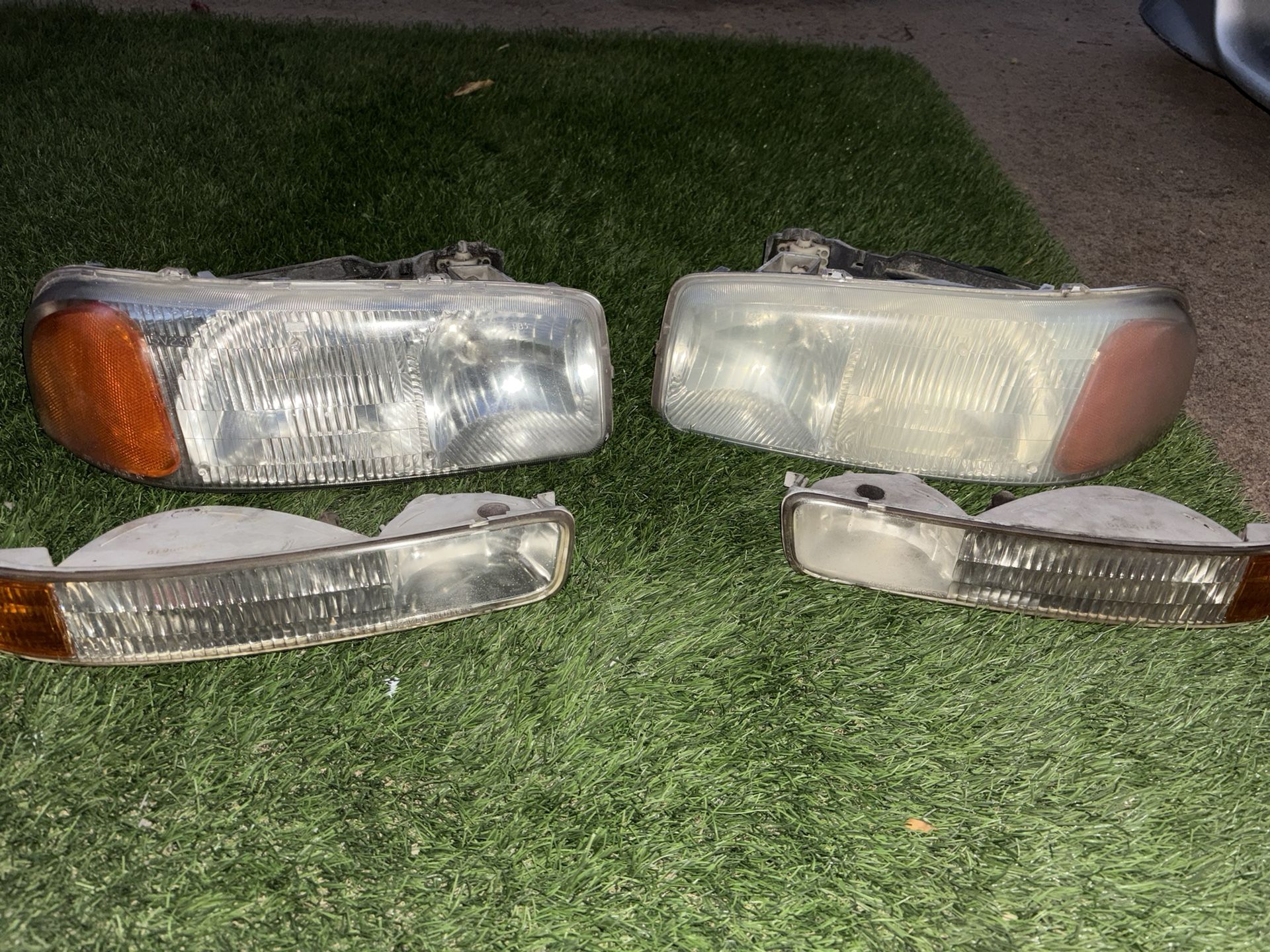 99-07 GMC Headlights