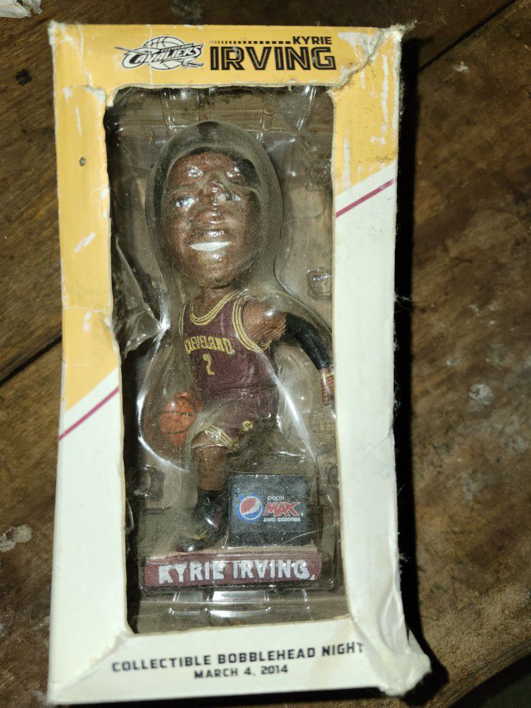 Cavs Bobbleheads And 3D Picture Viewer