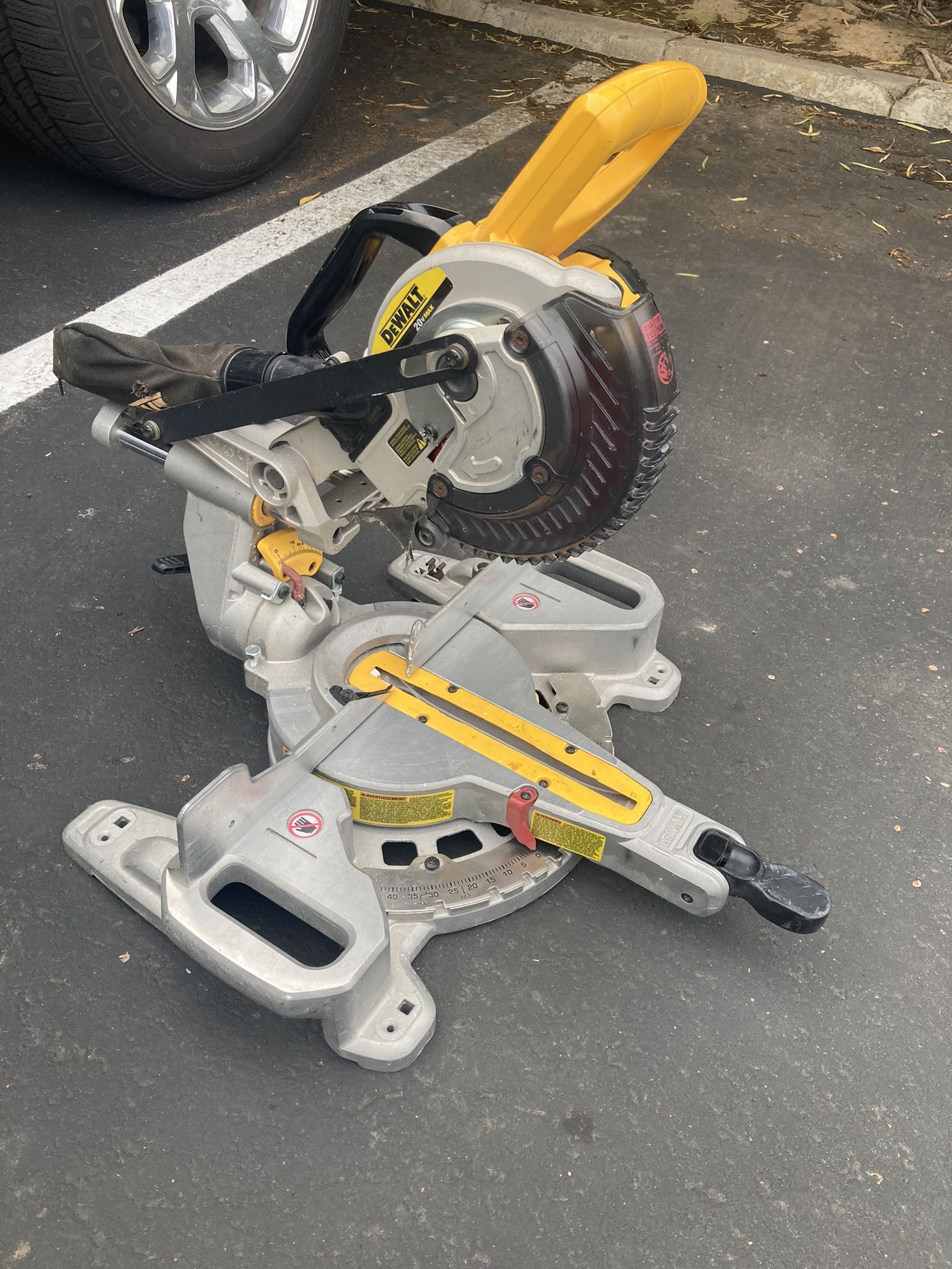 Dewalt 7 1/4 Sliding Miter Saw