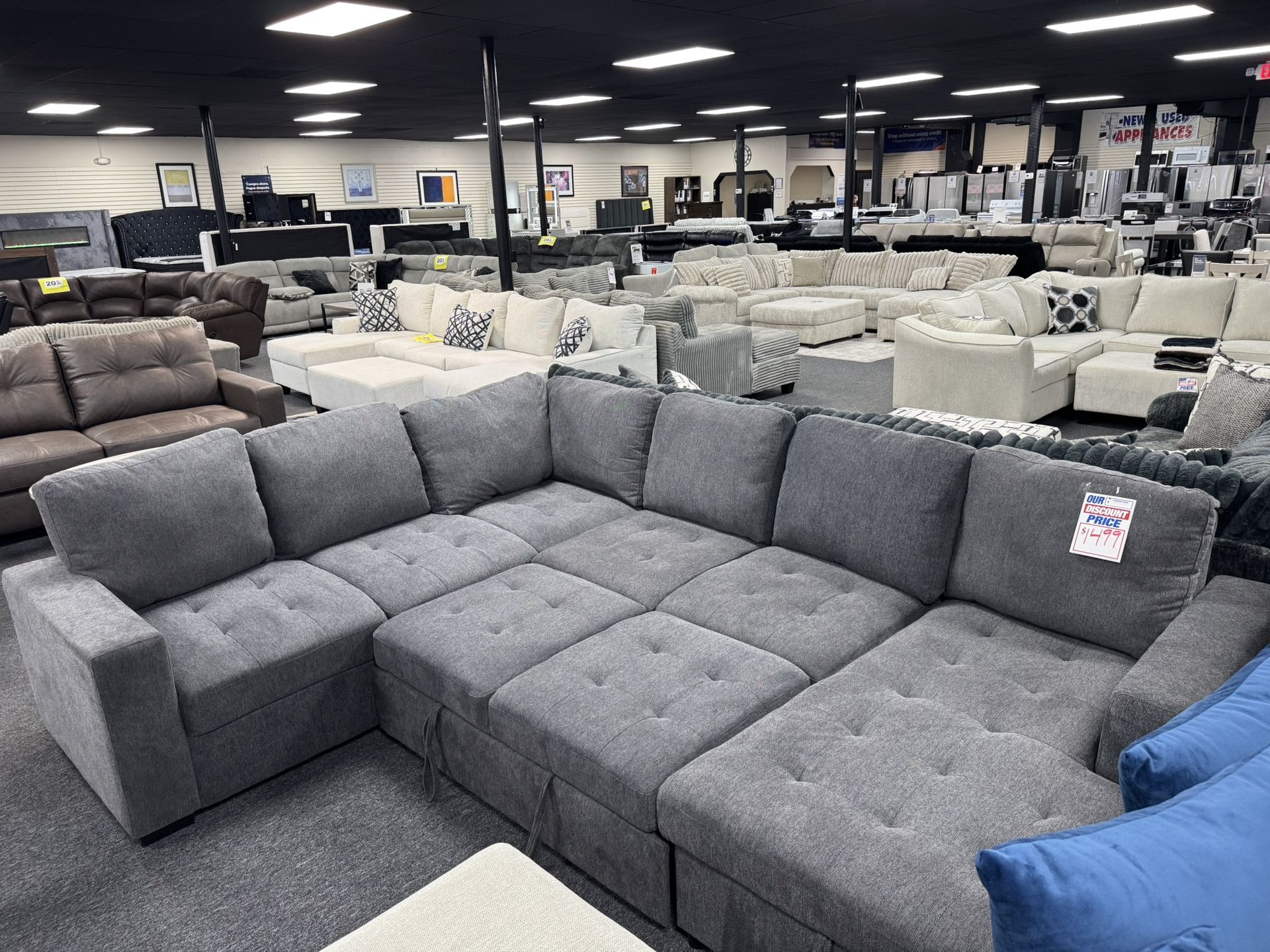 Sleeper Sectional. 🚚WE DELIVER🚚