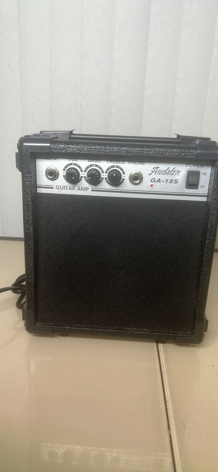 Archer GA-15 electric guitar amplifier, a 15-watt practice amp with a 6.5-inch speaker, headphone jack. Used in good condition with some cosmetic blem