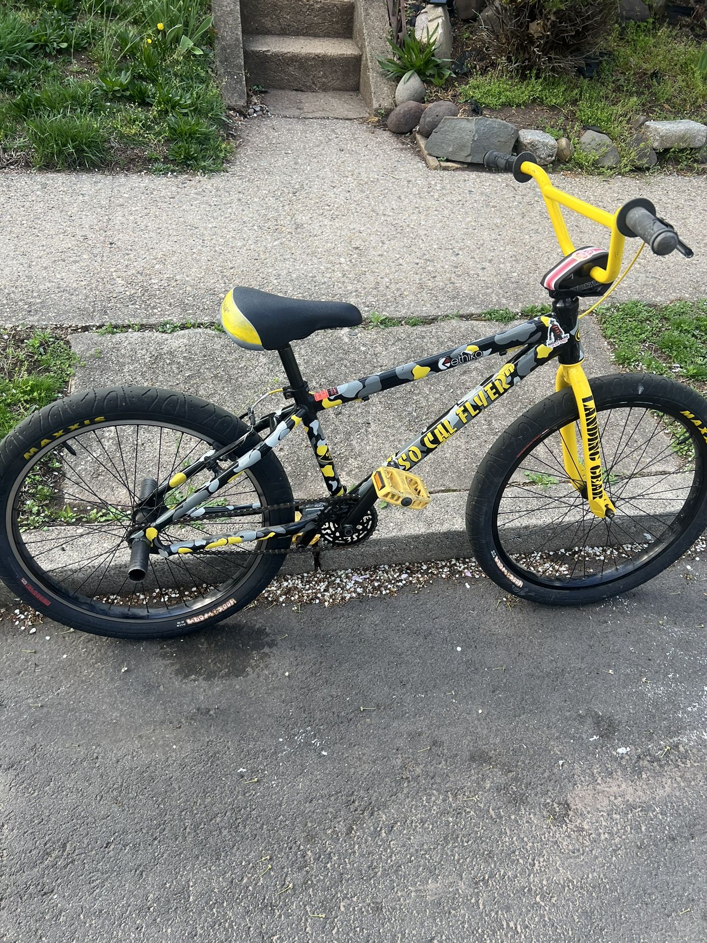 2022 yellow camo so cal flyer for Sale in Hillside NJ OfferUp
