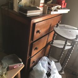 Dresser / Cabinets