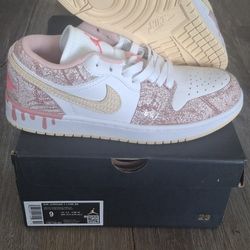 Jordan 1 Low  Size 9 (WOMEN)