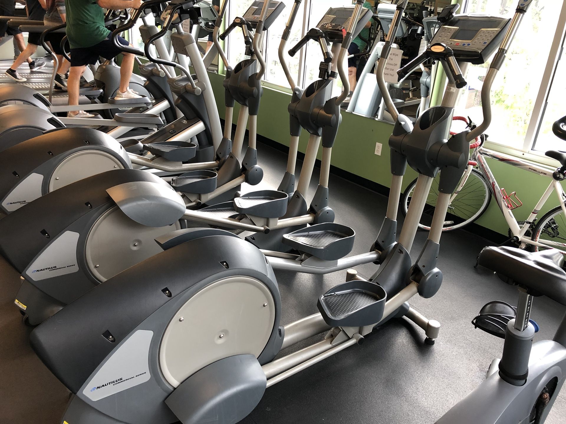 Elliptical in great shape,nautilus E916 commercial grade ,just reduced price from $999 to $450