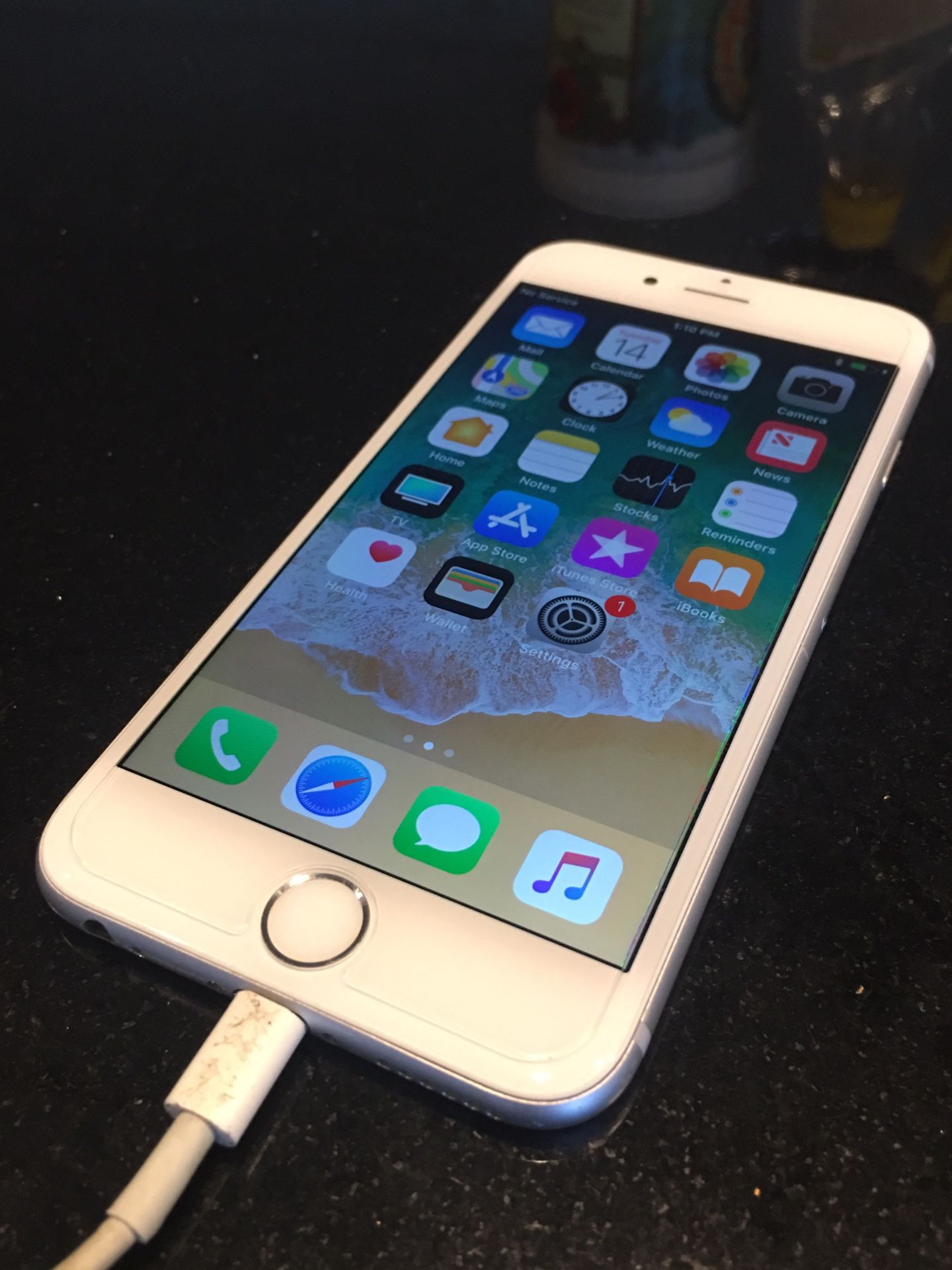 iPhone 6 w/charger *UNLOCKED FOR ANY CARRIER*