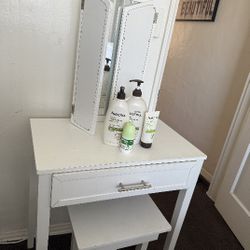  Vanity Table 