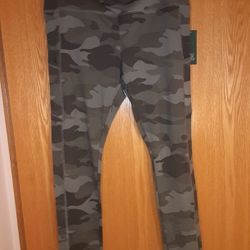 Womens plus Size XXL Wild Fable Camouflage Leggings 