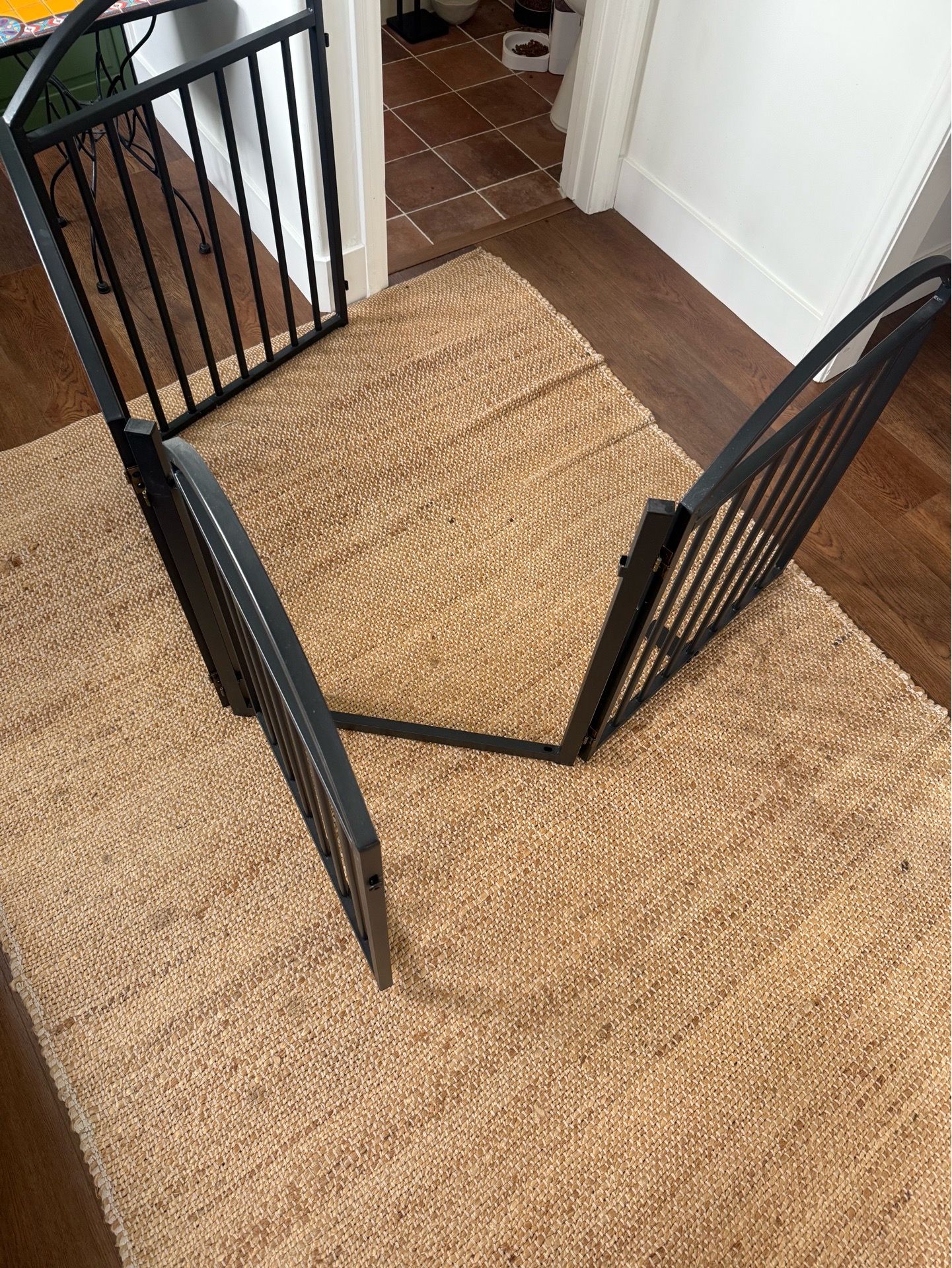 Pet gate- 4 panels freestanding