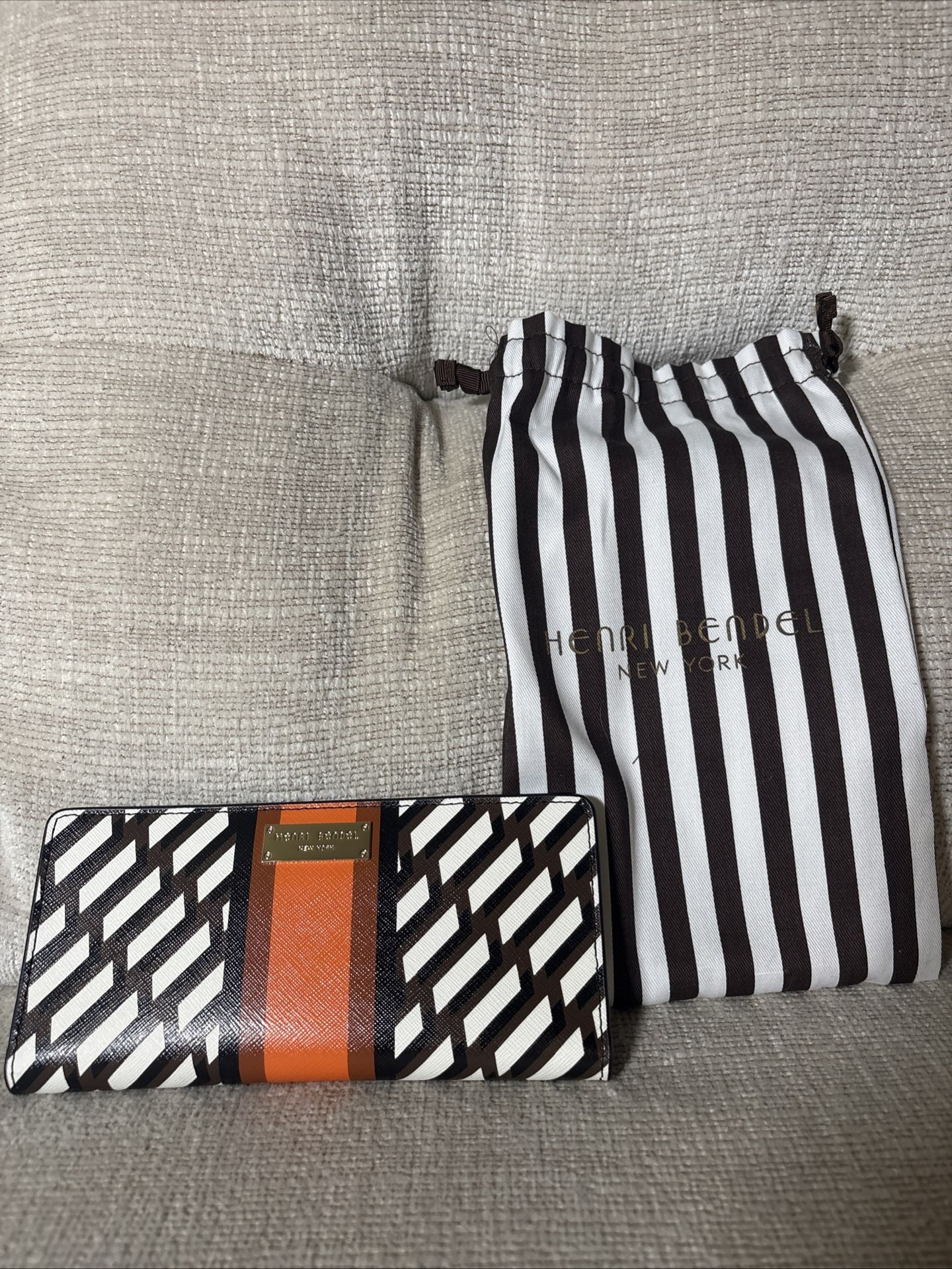 New Henri Bendel Orange Geometric Single Snap Wallet With Dustbag