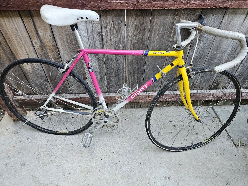 Giant RS950 road Bike