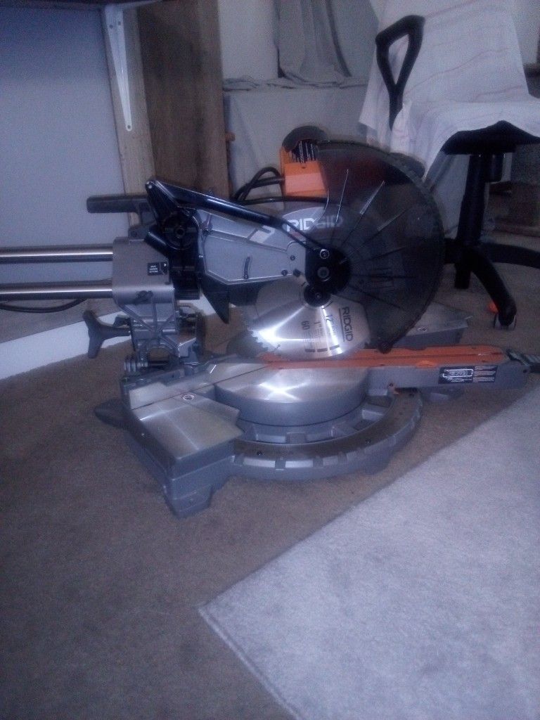 12" Dual Bevel Miter Saw