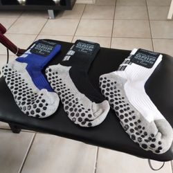 calcetin como para como para niño de 12 años Ma s o menos porque no dice talla nuevos uno por 2 dollar o los 3 por 5 dollar