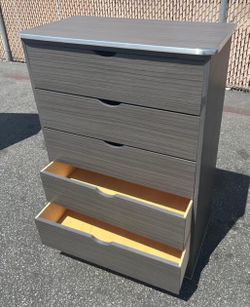 Five drawers dresser