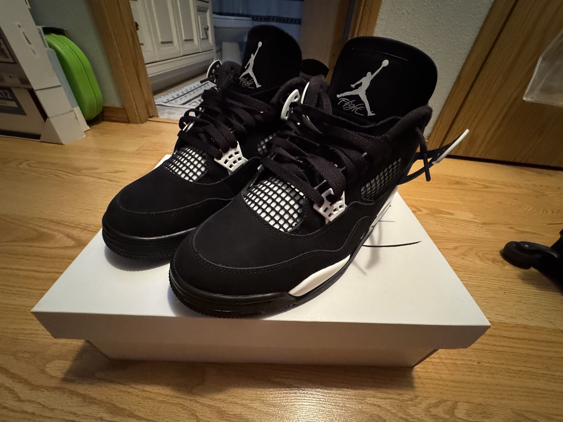 Jordan 4 White Thunder Size 12