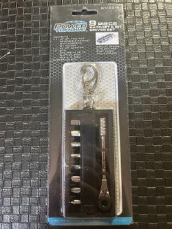 9 Piece ratchet and bit set 