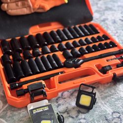 Socket set 3/8 with gloves and keychain light