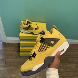 Jordan 4s Lighting 2021 Deadstock  Sizes 9 x2,10.5,13