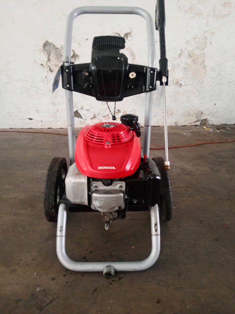 Homelig 2700 PSI  2.4 GPM  190cc Honda Engine Gasoline Pressure Washer Pressure Nozzle Included In Excellent Condition (Just Need The Hose ) 