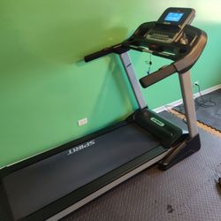 SPIRIT XT285 TREADMILL ( LIKE NEW & DELIVERY AVAILABLE TODAY)
