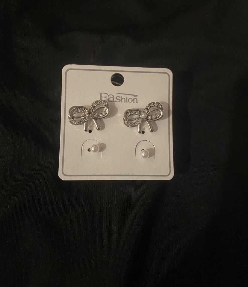 Hermoso Par De Aretes $150.••OBO localizado en Perris