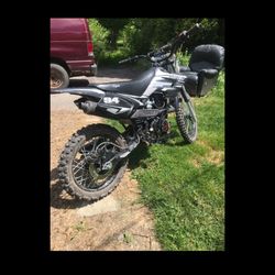 125cc Dirtbike Like New 