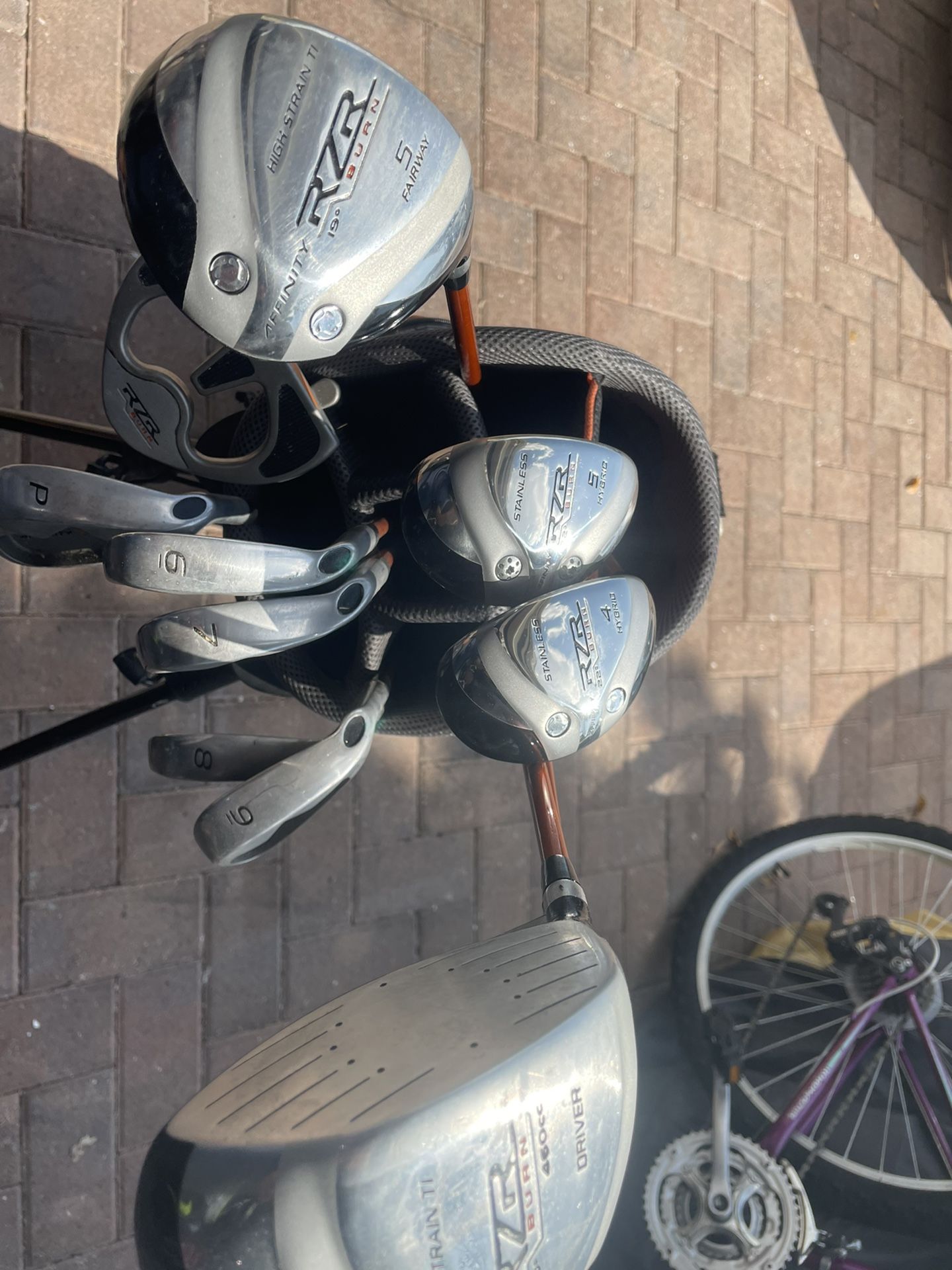 Golf set 11 pc Affinity RZR burn inRH Graphite shafts in regular