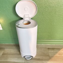 Munchkin Step Diaper Pail