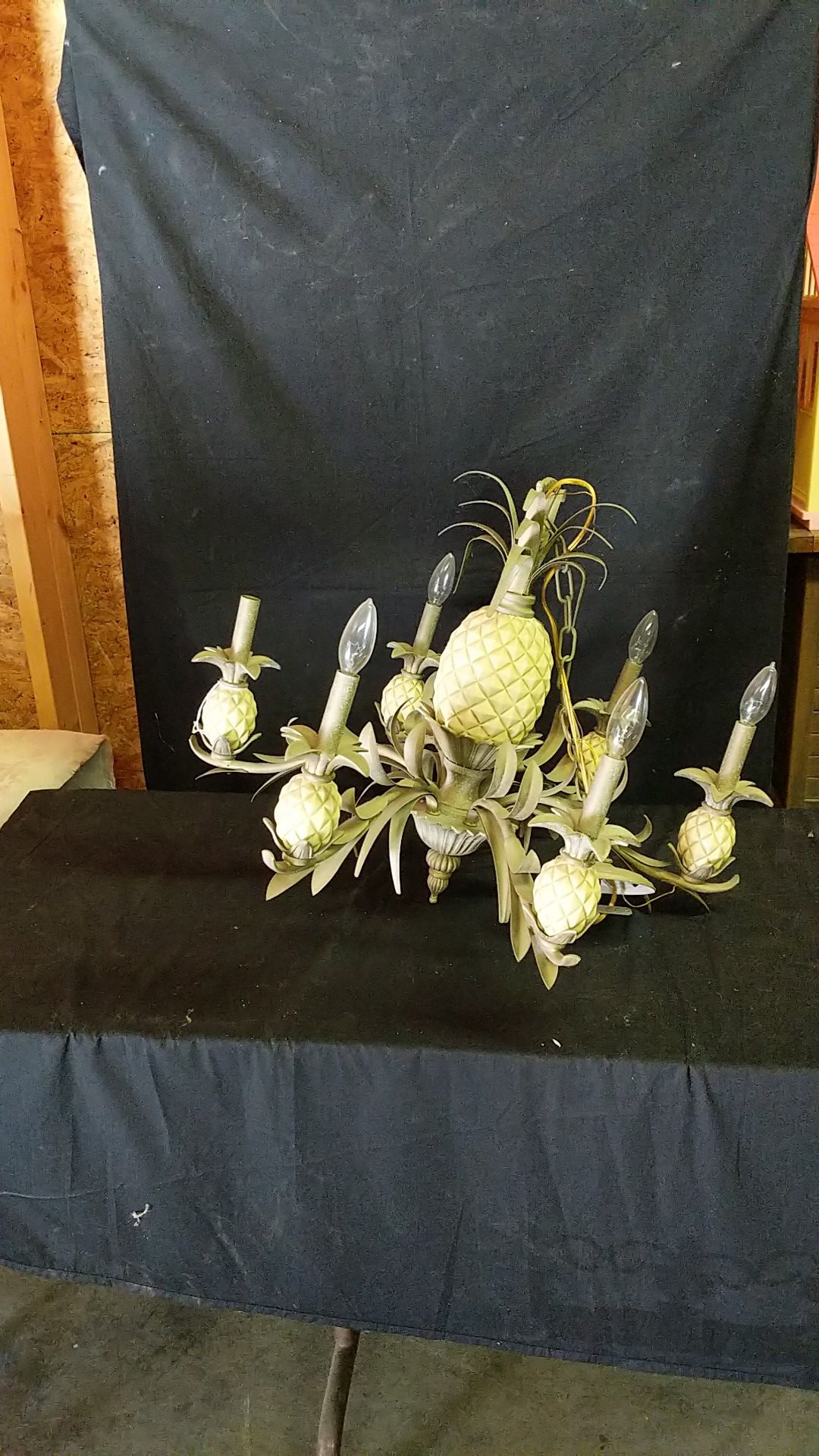 Hanging pineapple light