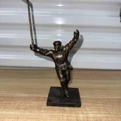 LUC ROBITAILLE & WAYNE GRETZKY MINI STATUE LA KINGS  NHL HOCKEY SUPER STAR