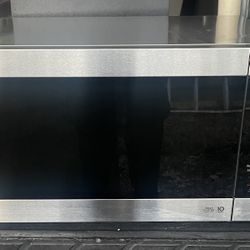 LG Stainless Microwave Oven Smart Inverter 2.0cu.ft. 1200W LMC2075ST