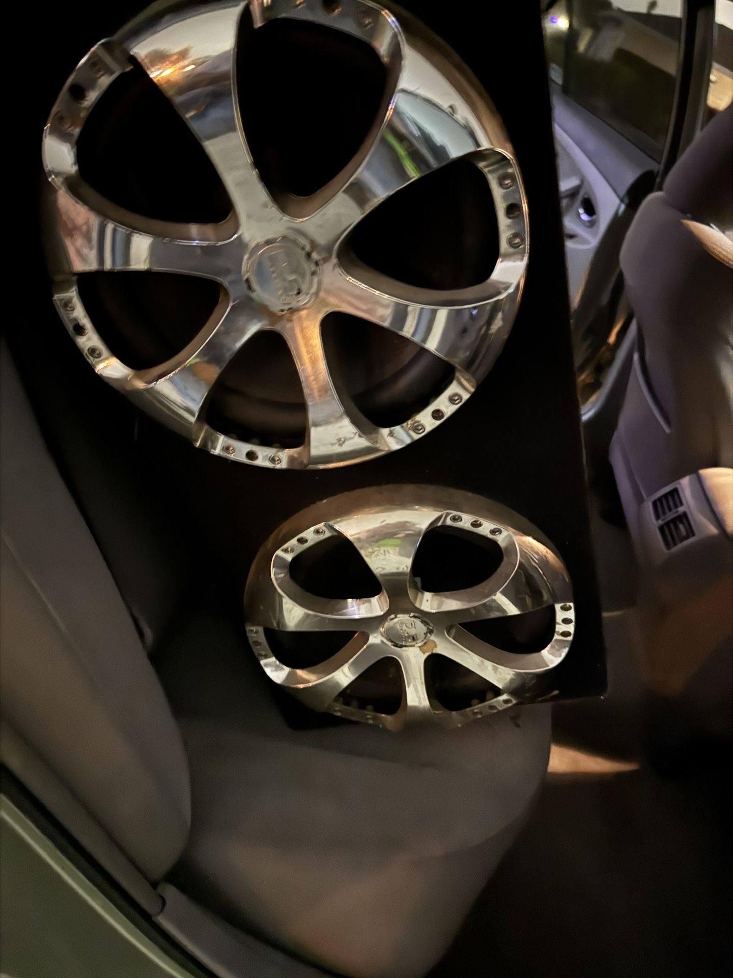 2 12” Speakers Box Included