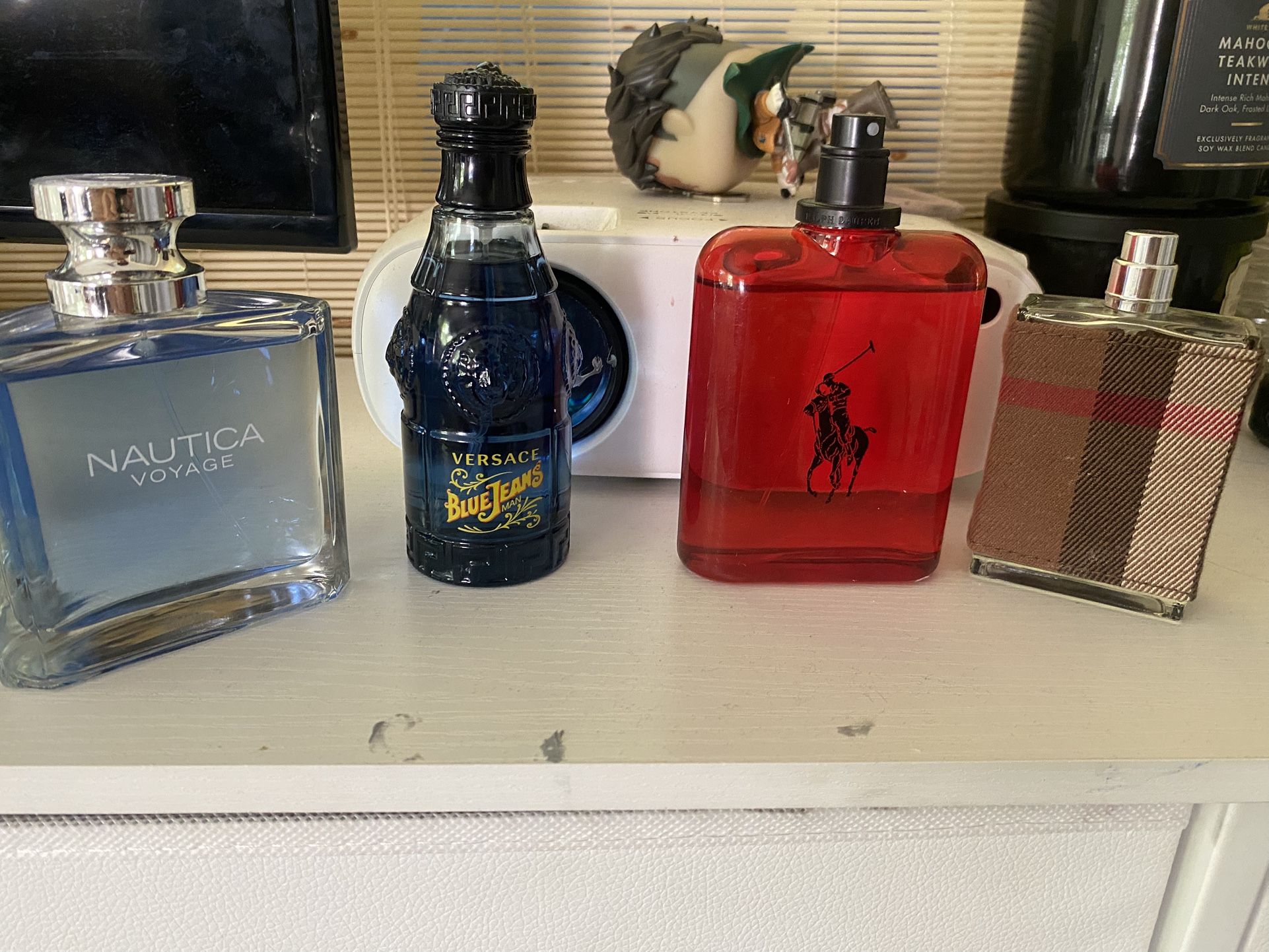 Cologne (polo,Burberry,nautica,Versace)