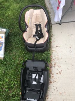 Maxi cost infant car seat & 2 bases